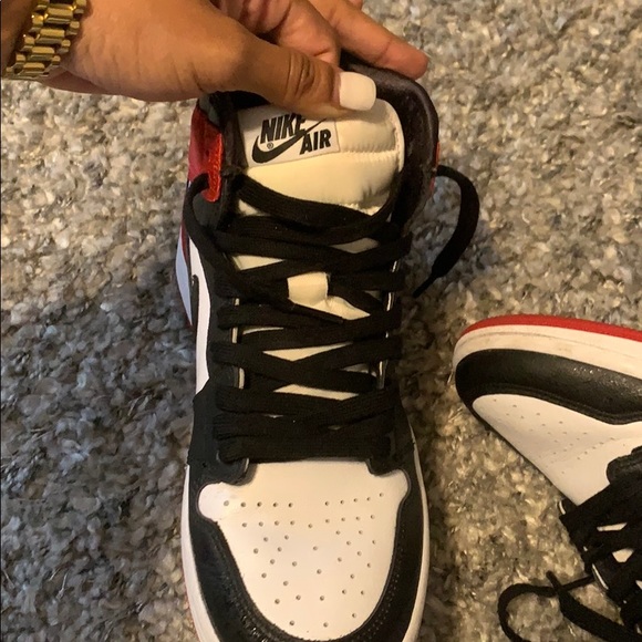 Women’s Air Jordan 1 “Satin” limited edition - Picture 4 of 8